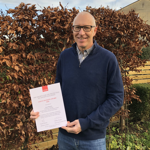 Tom Flemons holding his SPAB award